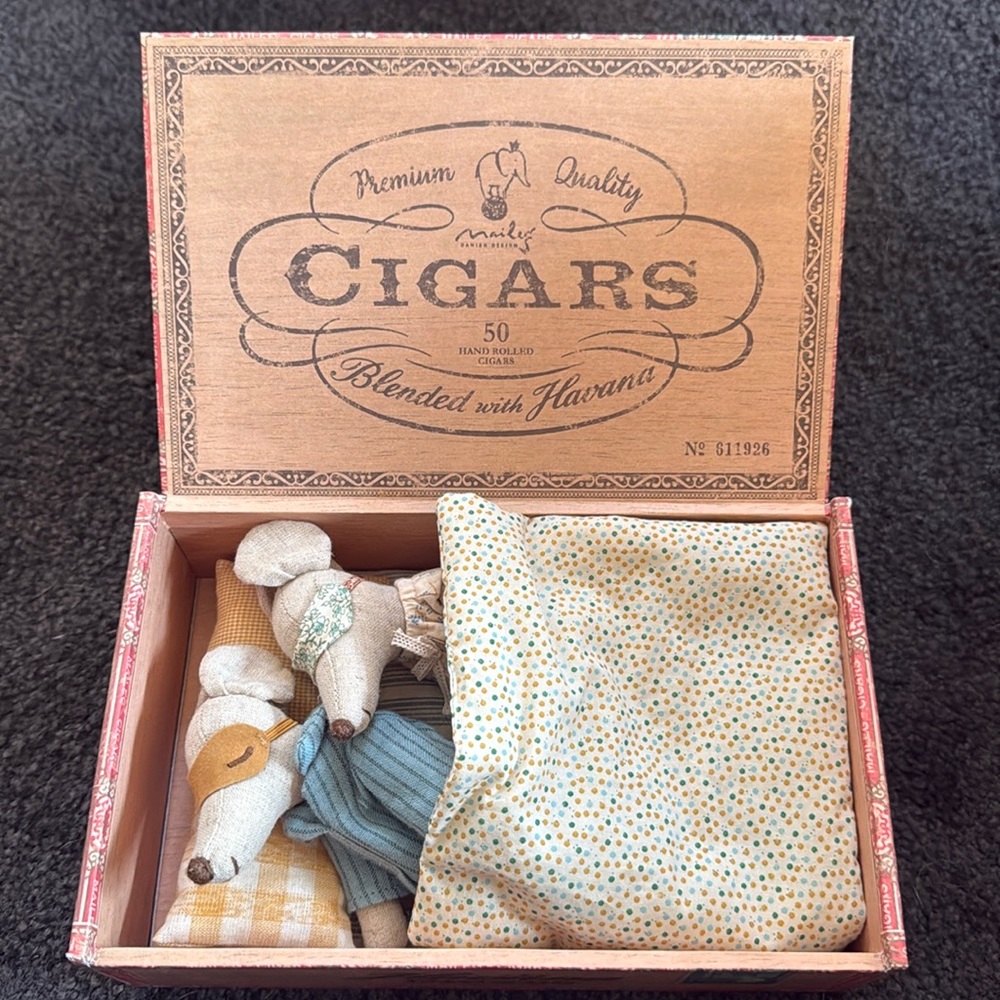 Maileg Mum & Dad Mouse in Cigar Box - BNIB